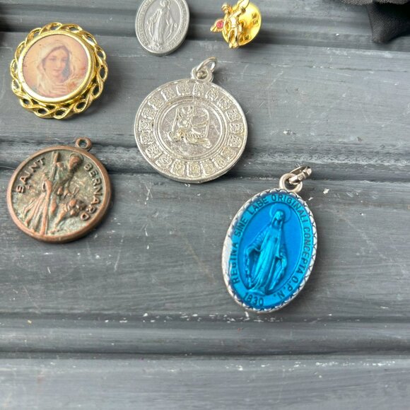 Religious Jewelry Lot - Picture 2 of 9